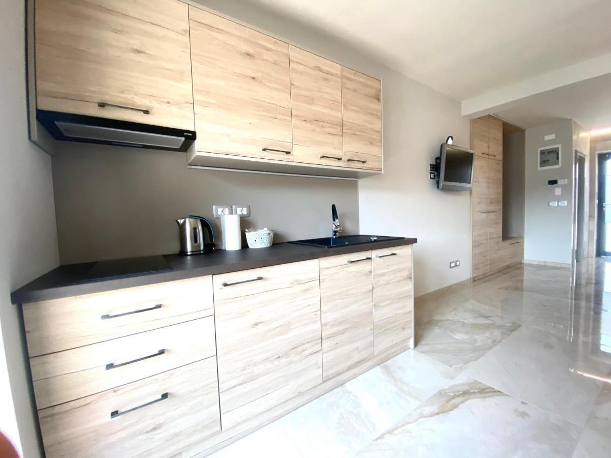 Rooms And Apartments Lisjak 코페르 외부 사진