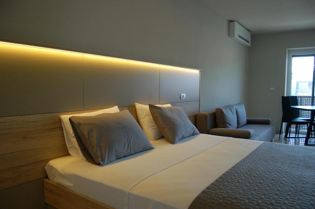 Rooms And Apartments Lisjak 코페르 외부 사진