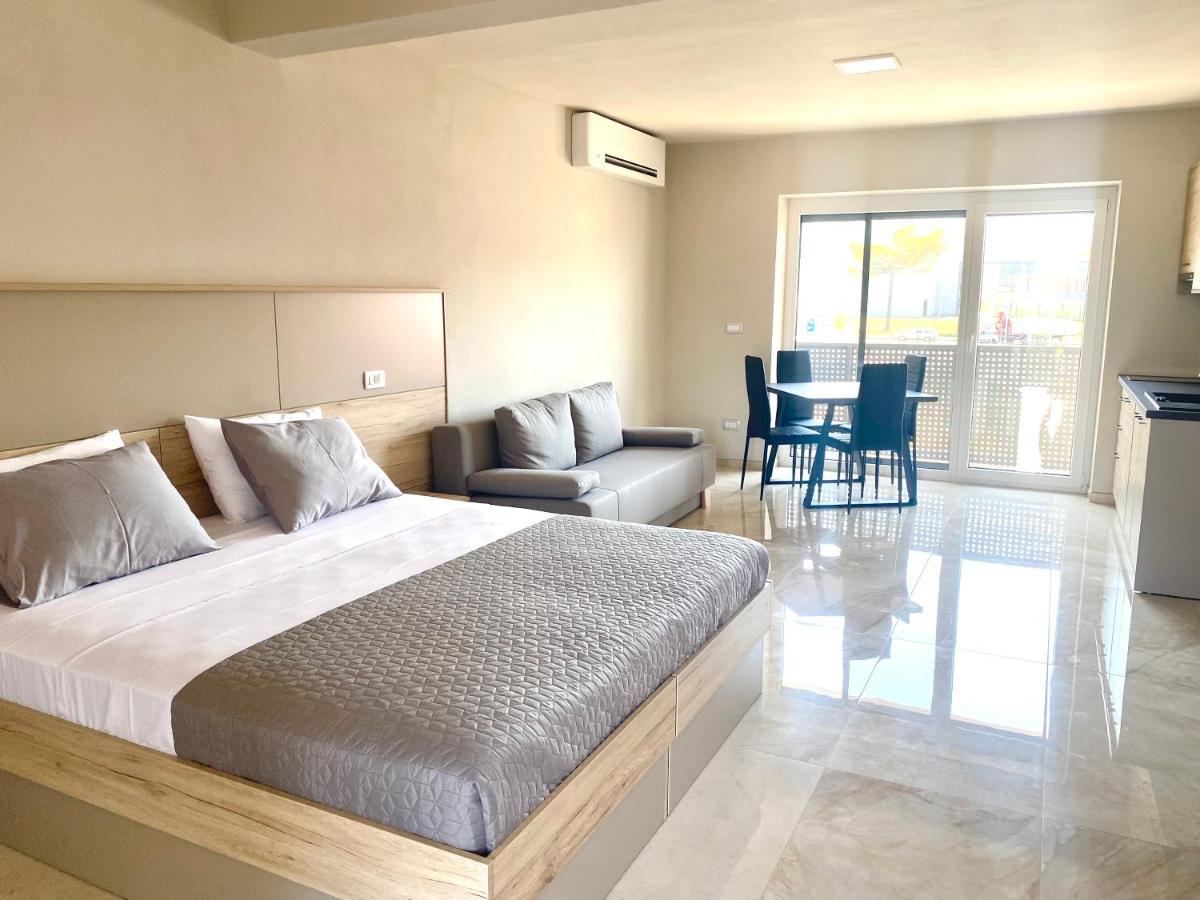 Rooms And Apartments Lisjak 코페르 외부 사진